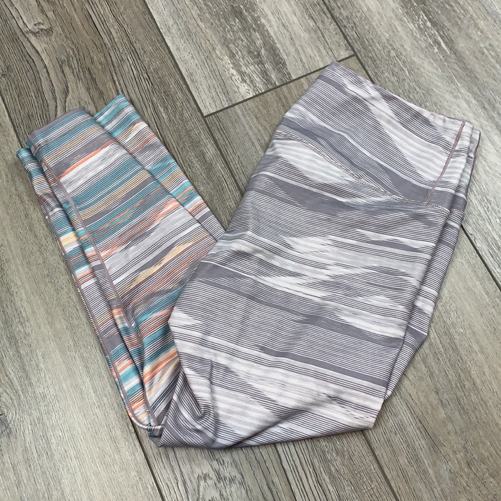 Prana Pillar Printed Capri Leggings - Picture 7 of 8